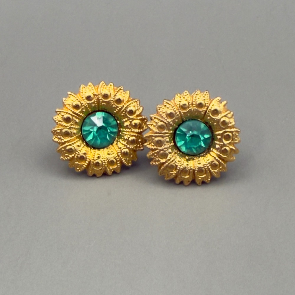 Vintage Gold Tone Sunflower Flower Daisy Screw Back Earrings Green Rhinestone